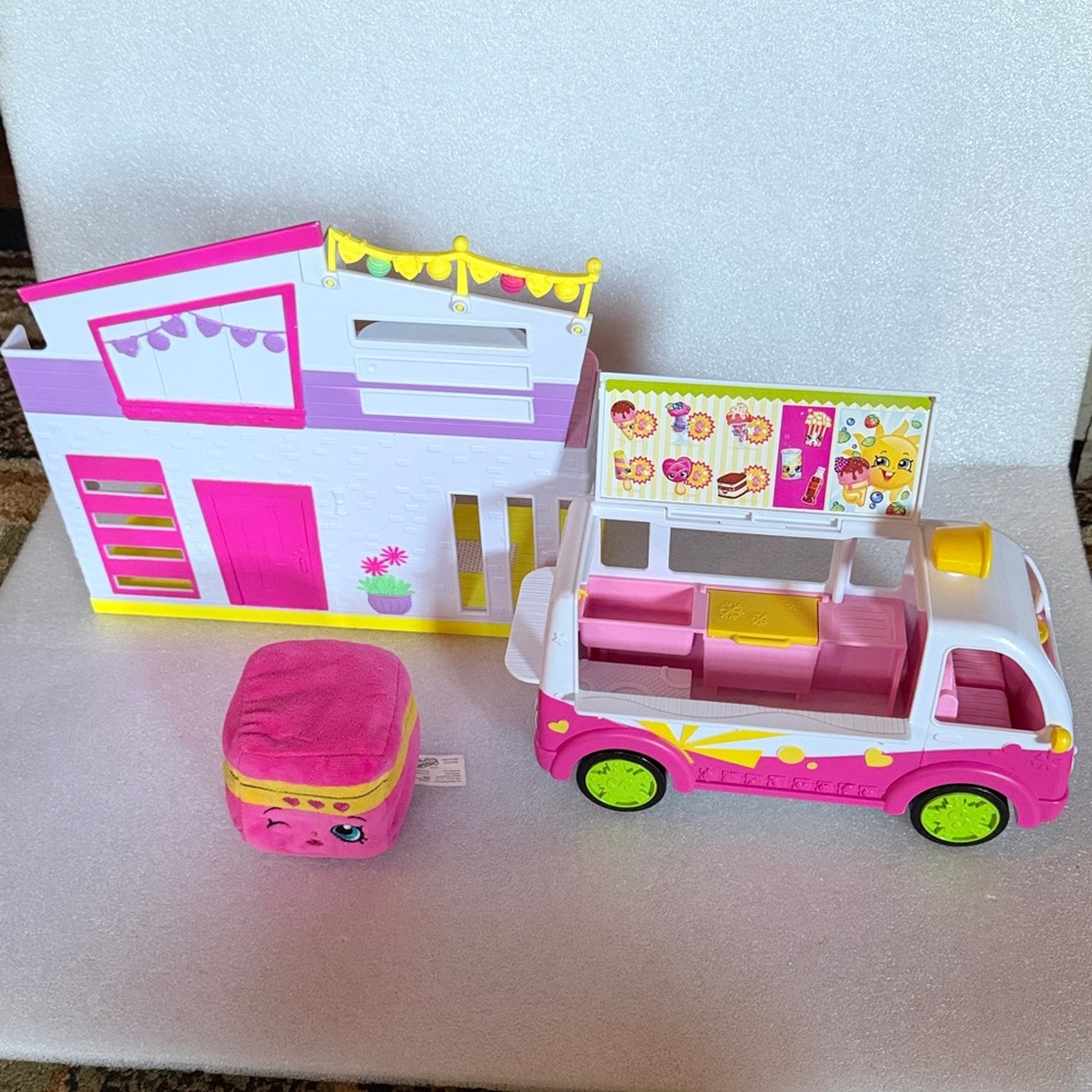 Shopkins House and Ice Cream Bus